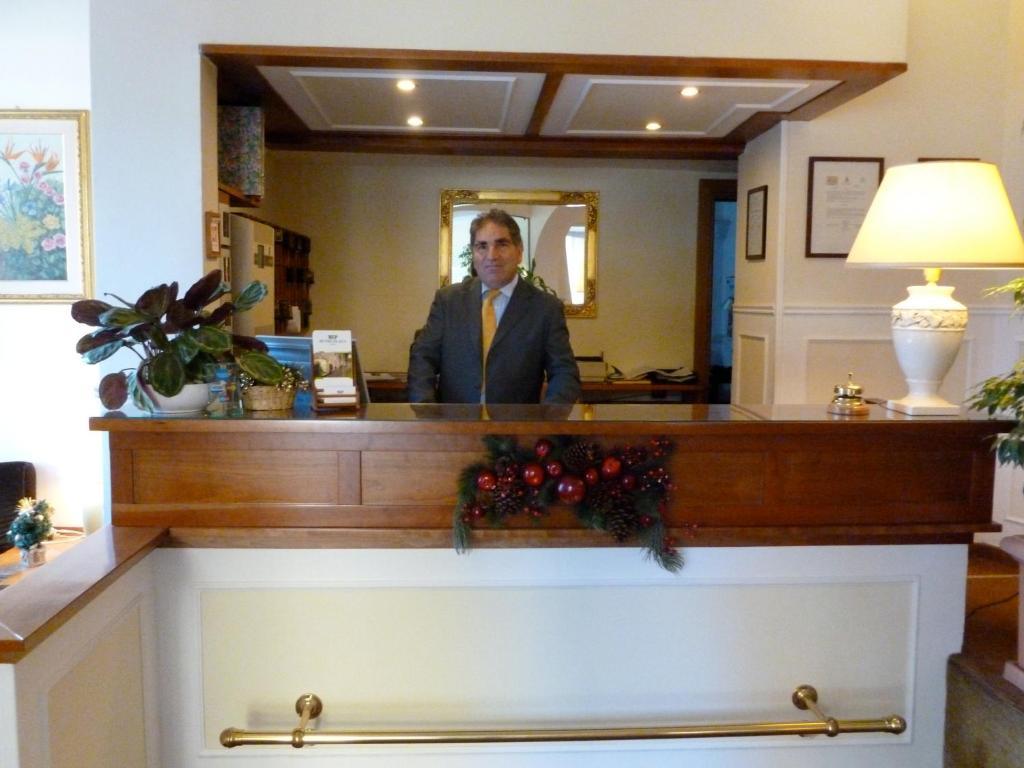普拉泽酒店 萨莱诺 外观 照片